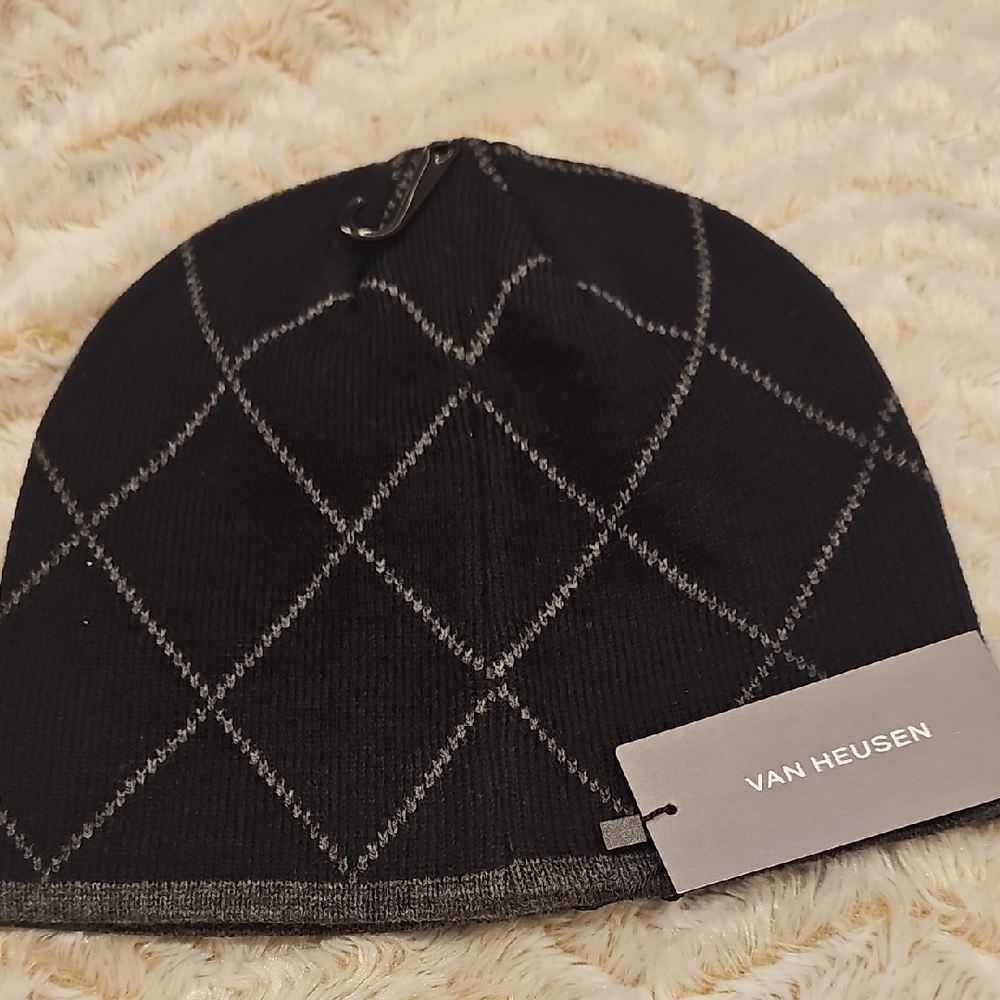 NWT Van Heusen Black Knit Hat with Gray Diamond Design